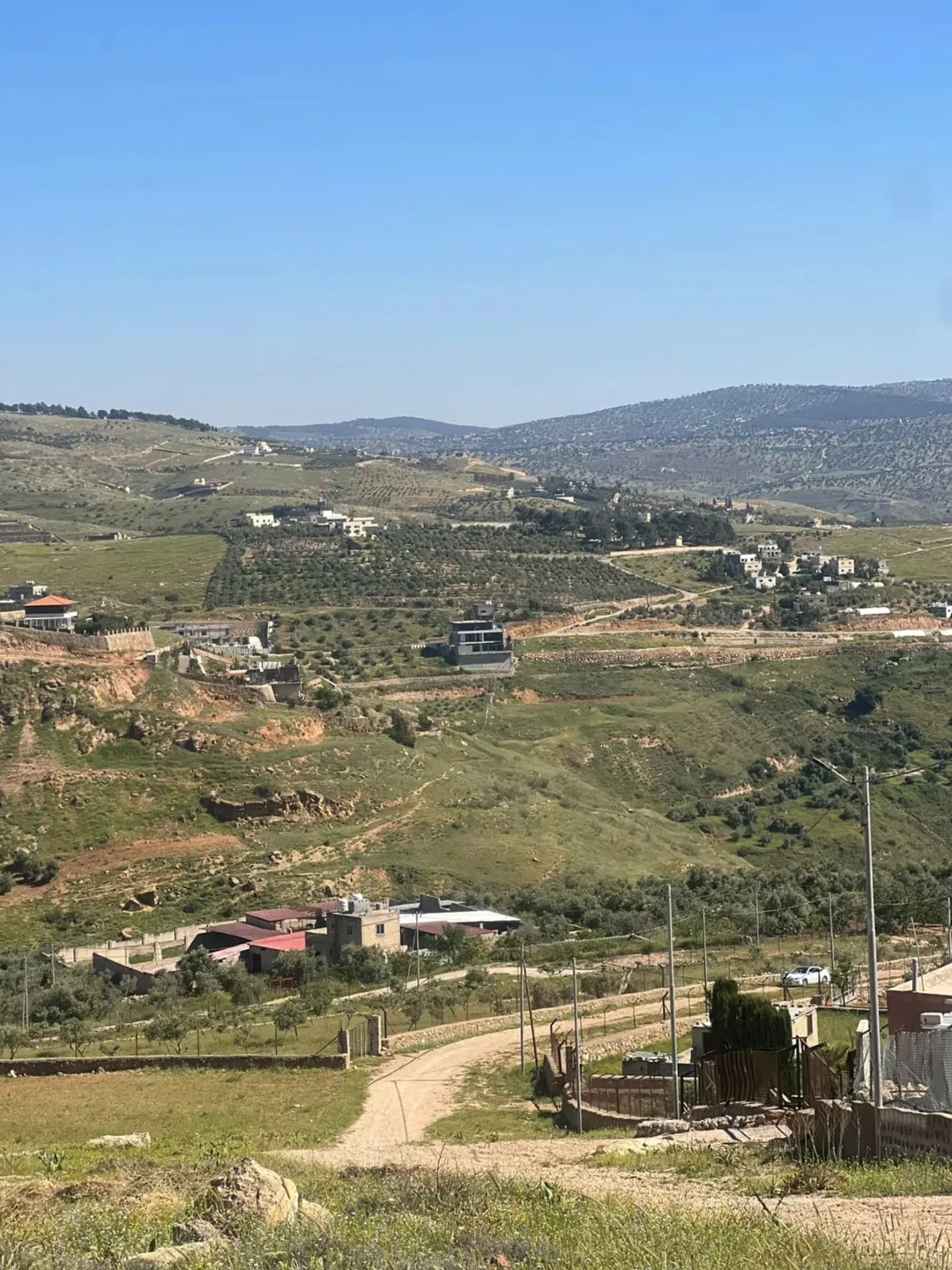 أرض للبيع في جرش بالقرب من مشروع روضة جرش السياحي وجامعة البلقاء الجديدة.