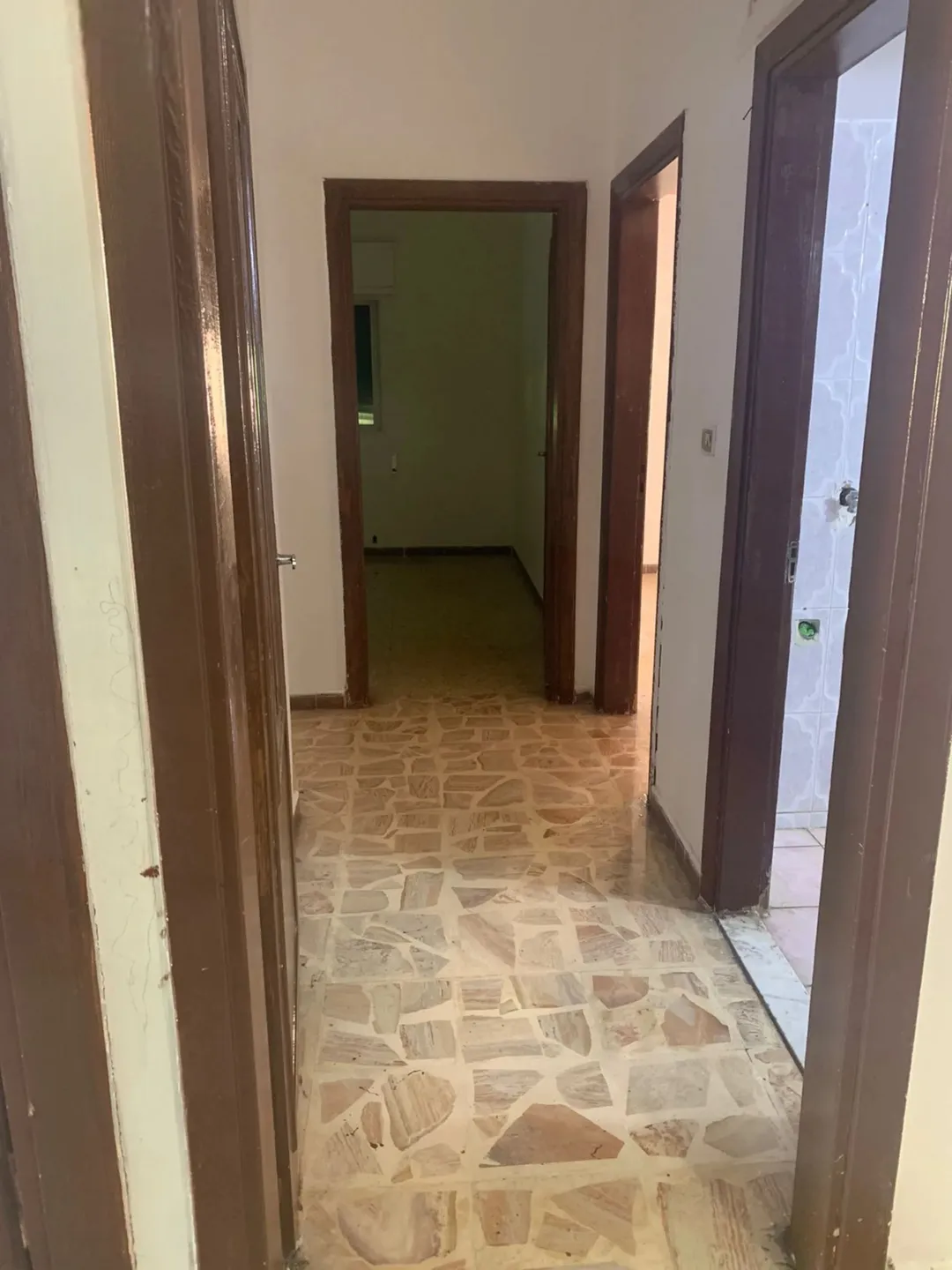 اقساط اقساط شقه للبيع طابق الثالث كل طابق بلعماره شقتين الموقع اربد حي الرابيه نزول عليا التل خلف