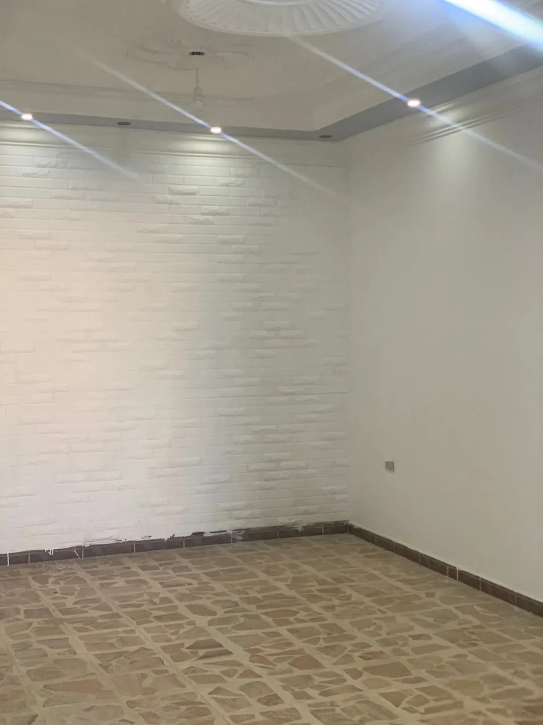 اقساط اقساط شقه للبيع طابق الثالث كل طابق بلعماره شقتين الموقع اربد حي الرابيه نزول عليا التل خلف