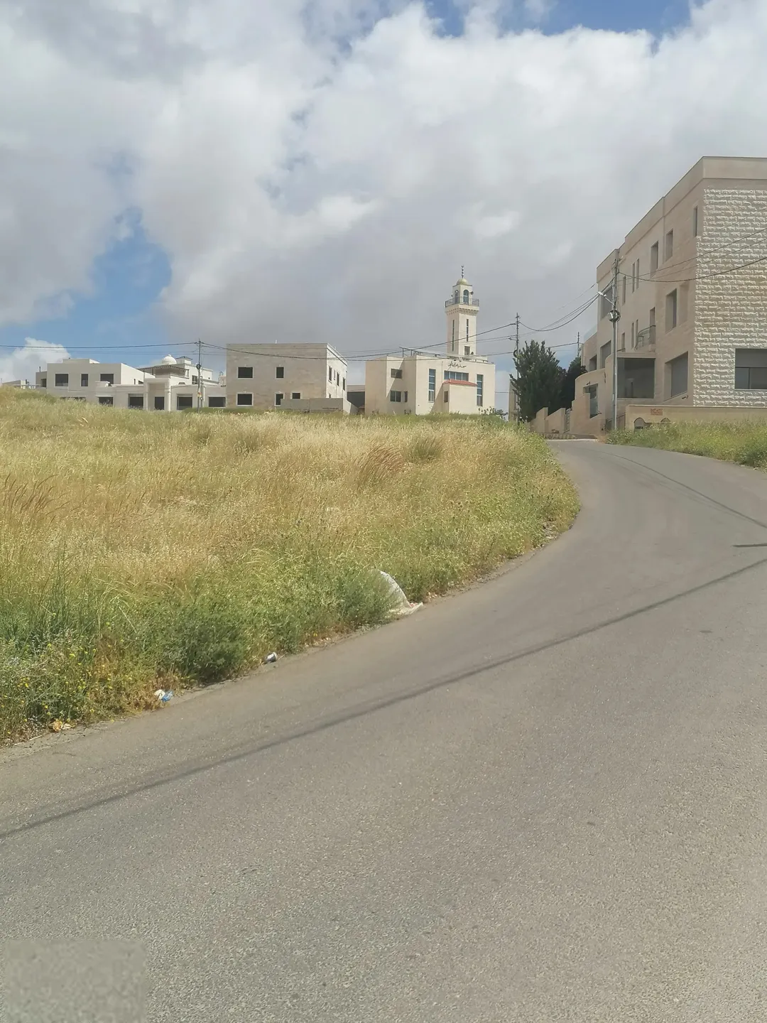 أرض سكنية مميزة بمساحة 801 متر خلف نادي الجواد العربي ومدارس الشويفات
