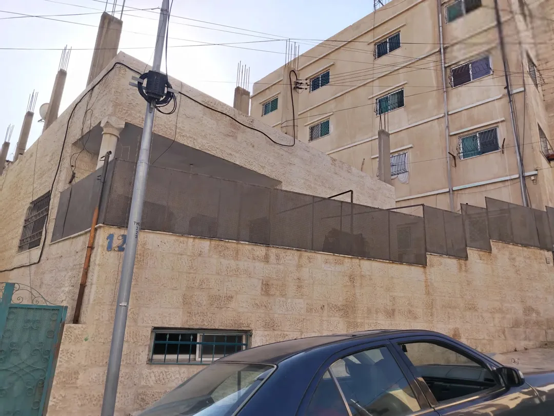 عمارة سكنية للبيع في الزرقاء – جبل طارق