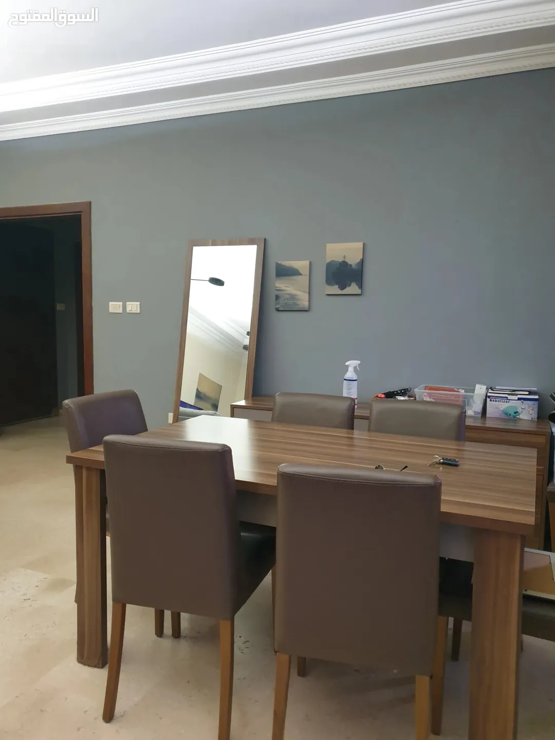 شقة ارضية بمساحة 220م داخلي و 50م خارجي باجمل شوارع ضاحية النخيل السعر 152000دينار صافي-للجادين فقط