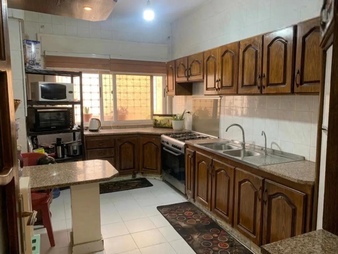 منزل مستقل للبيع 3 طوابق– موقع مميز