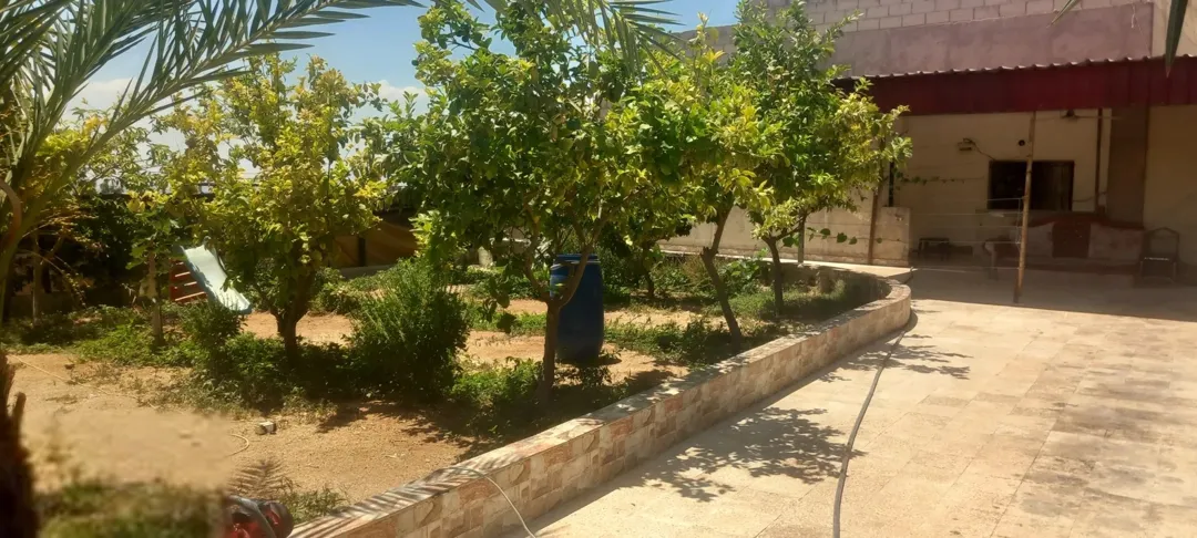 منزل واسع للبيع في غور الأردن بمساحة أرض كبيرة وإطلالة مميزة