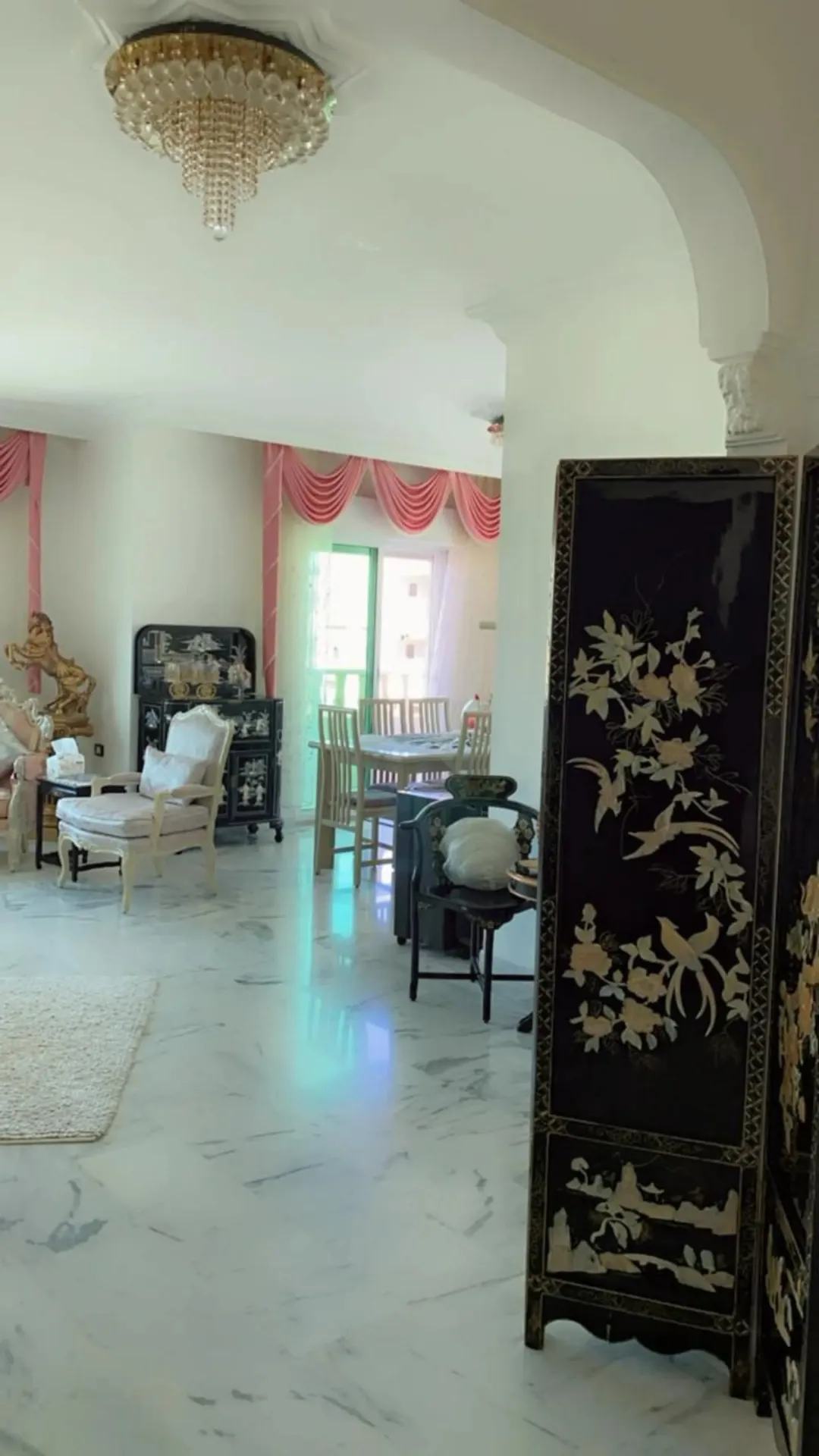 شقة مفروشة فاخرة للإيجار في أم السماق