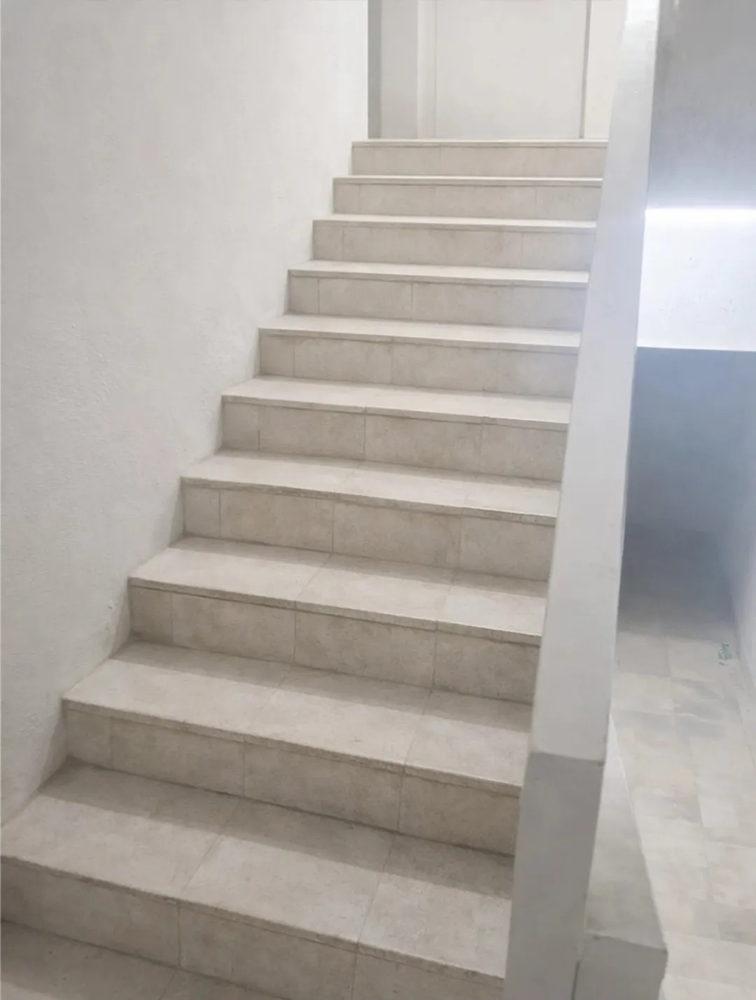 عمارة استثمارية في جبل عمان – 31 وحدة – دخل 67,000 دينار – عائد 10٪ (فرص تطوير 11–12٪)