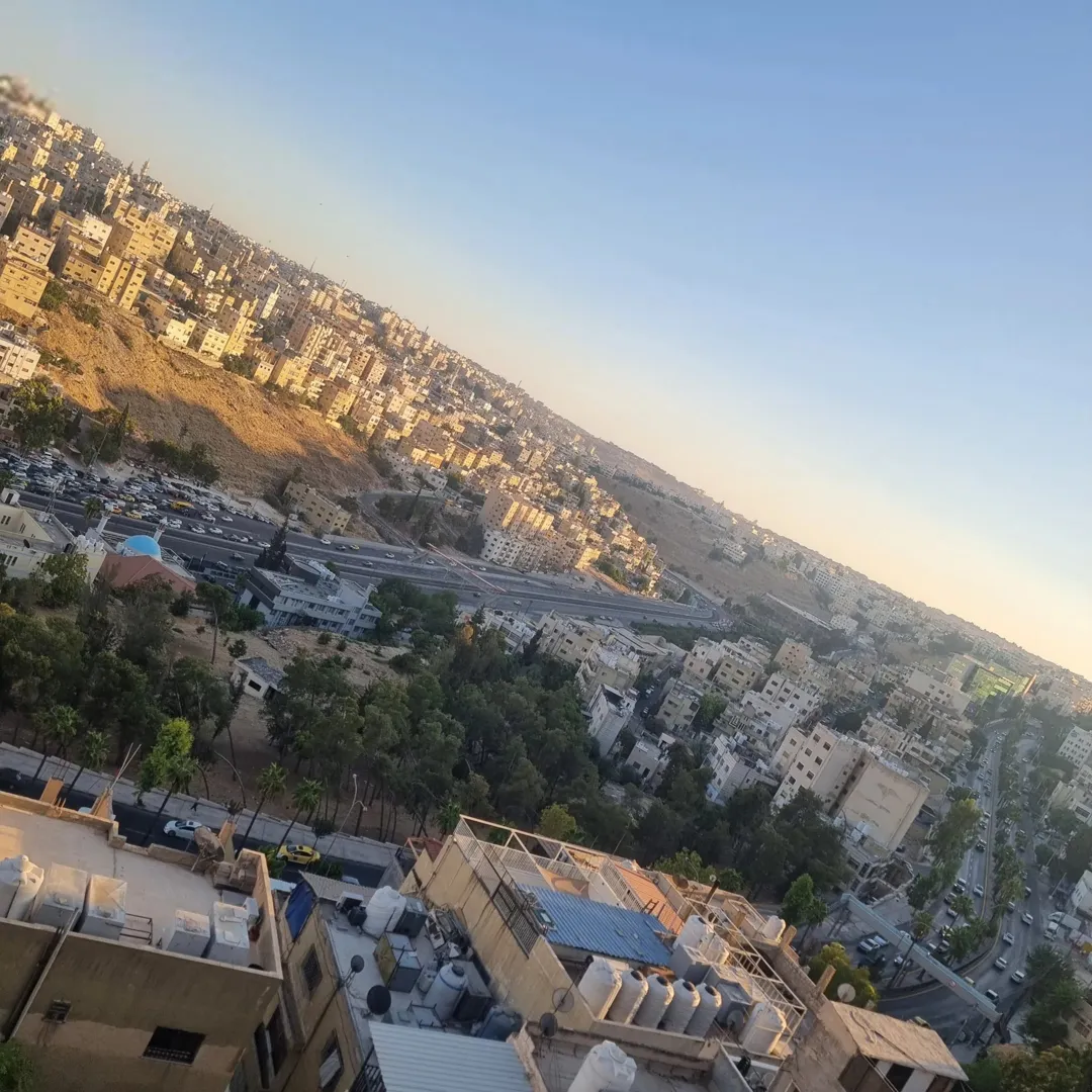 عمارة استثمارية في جبل عمان – 31 وحدة – دخل 67,000 دينار – عائد 10٪ (فرص تطوير 11–12٪)