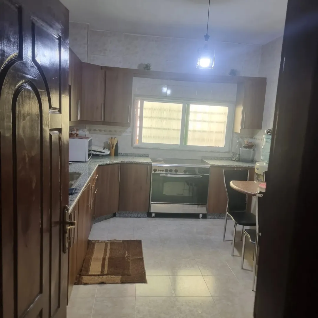 عمارة استثمارية في جبل عمان – 31 وحدة – دخل 67,000 دينار – عائد 10٪ (فرص تطوير 11–12٪)