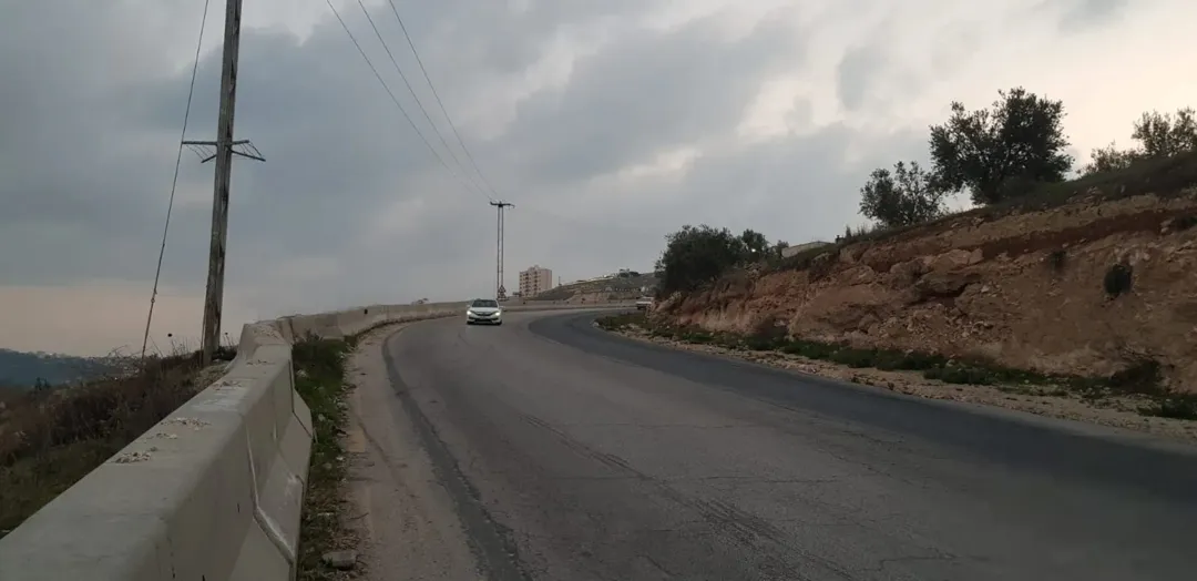 للبيع ارض مطله في موقع مميز جدا من اراضي شمال عمان