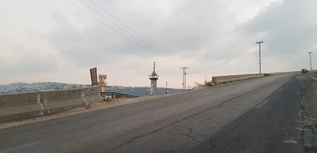 للبيع ارض مطله في موقع مميز جدا من اراضي شمال عمان