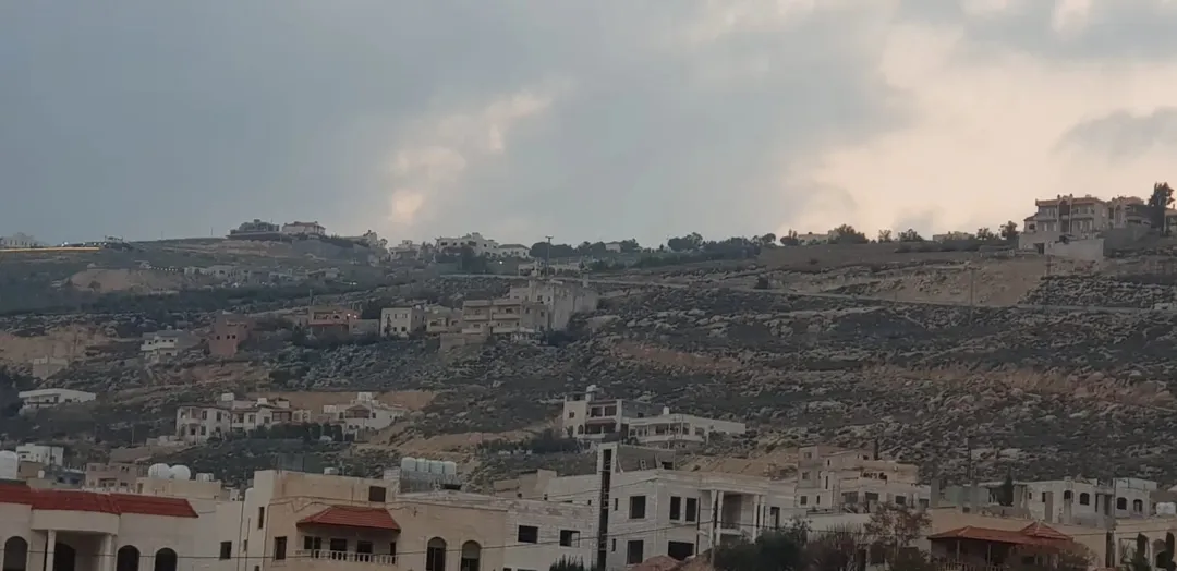 للبيع ارض مطله في موقع مميز جدا من اراضي شمال عمان