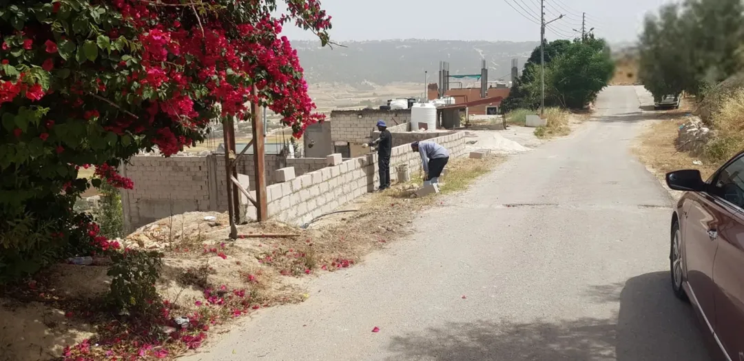 للبيع ارض مطله في موقع مميز جدا من اراضي شمال عمان