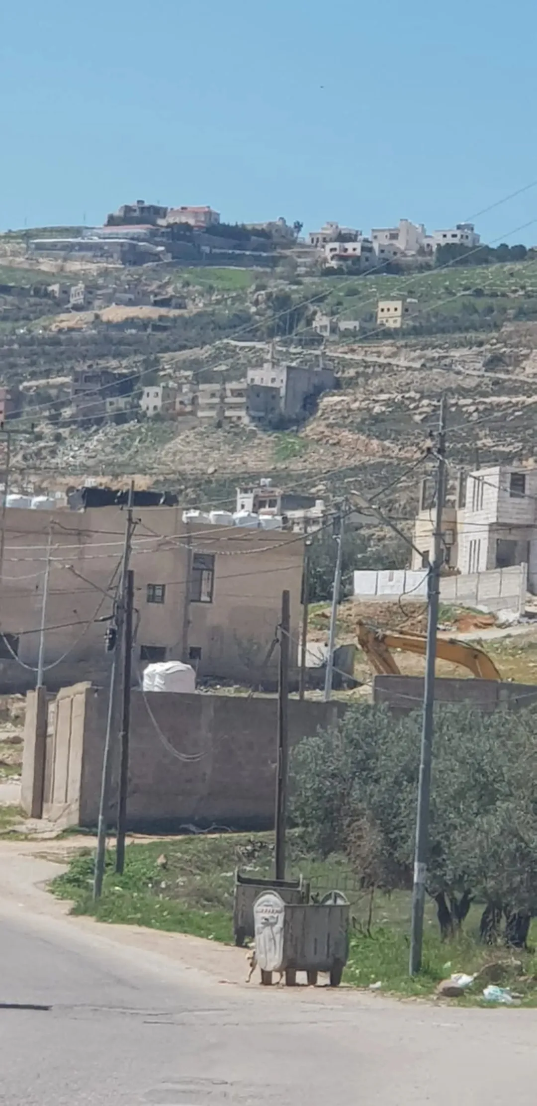 للبيع ارض مطله في موقع مميز جدا من اراضي شمال عمان