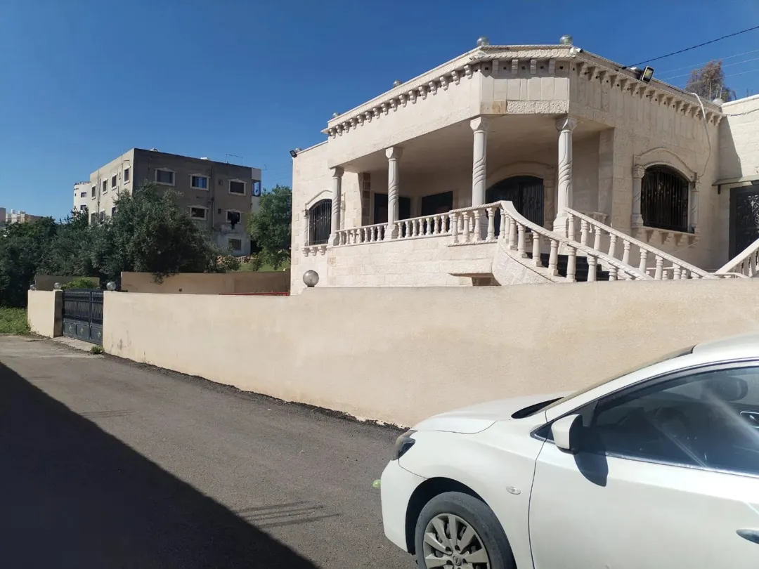 فيلا للبيع بيتين منفصلين – فرصة استثمارية