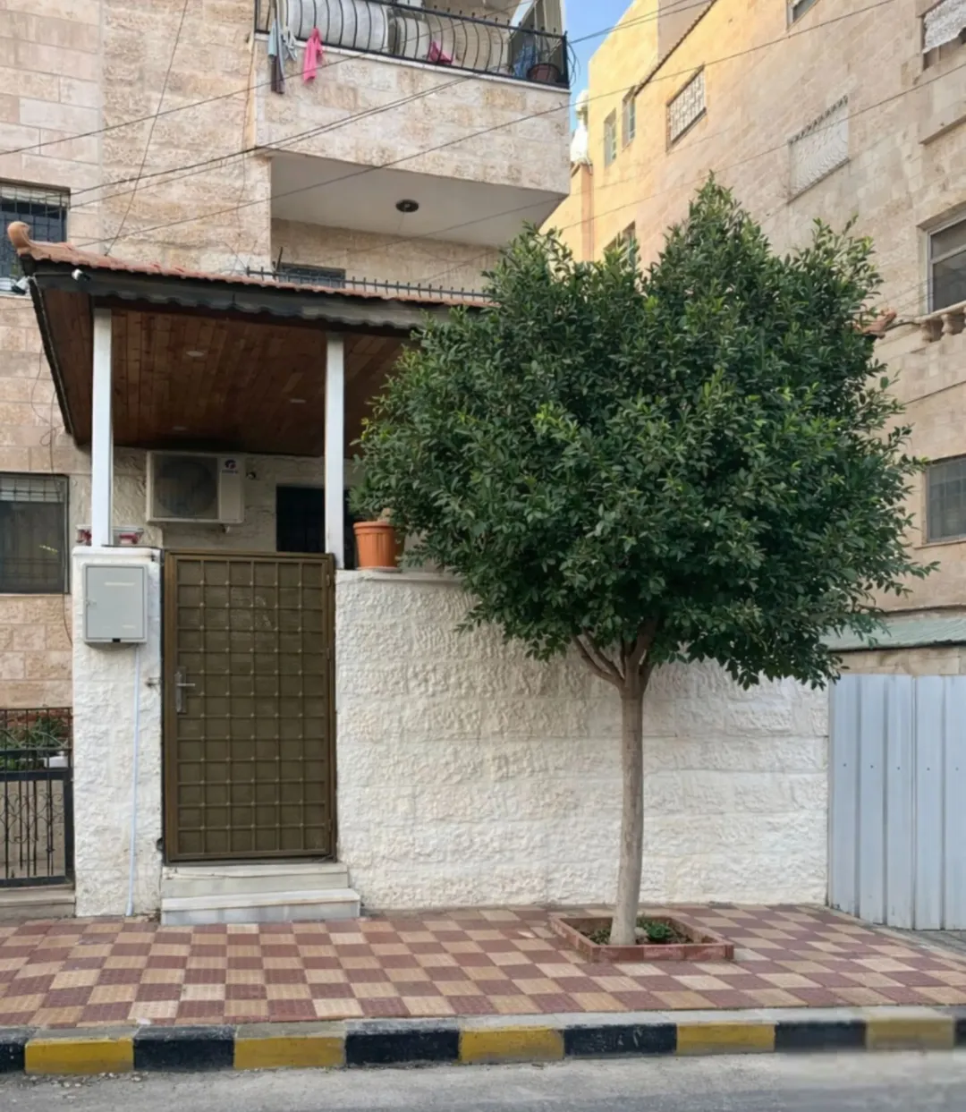 شقة ارضية مميزة مع تراس للبيع