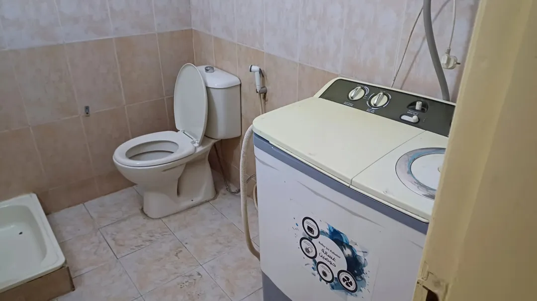ثلاثة استوديوهات للبيع