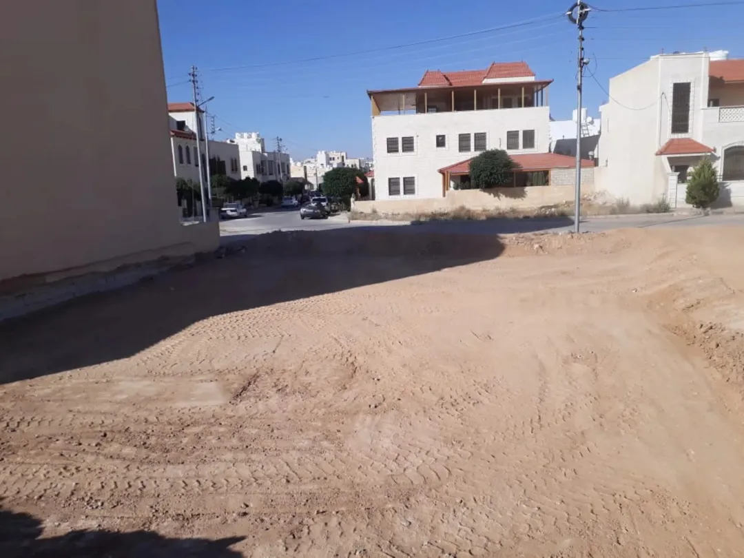 قطعة أرض مميزة في مدينة الشرق تطل على شارعين