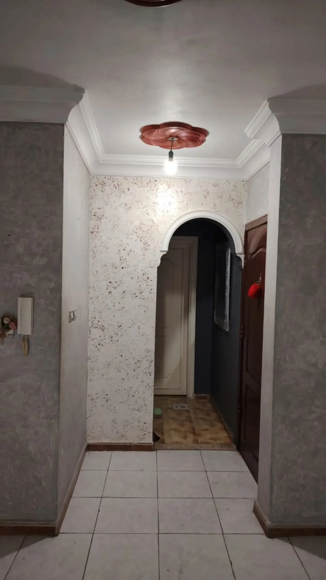 شقة ثلاث غرف نوم وحمامين