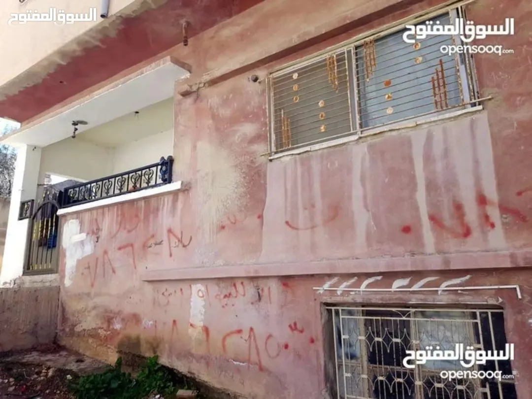 منزل طابقين للبيع في إربد