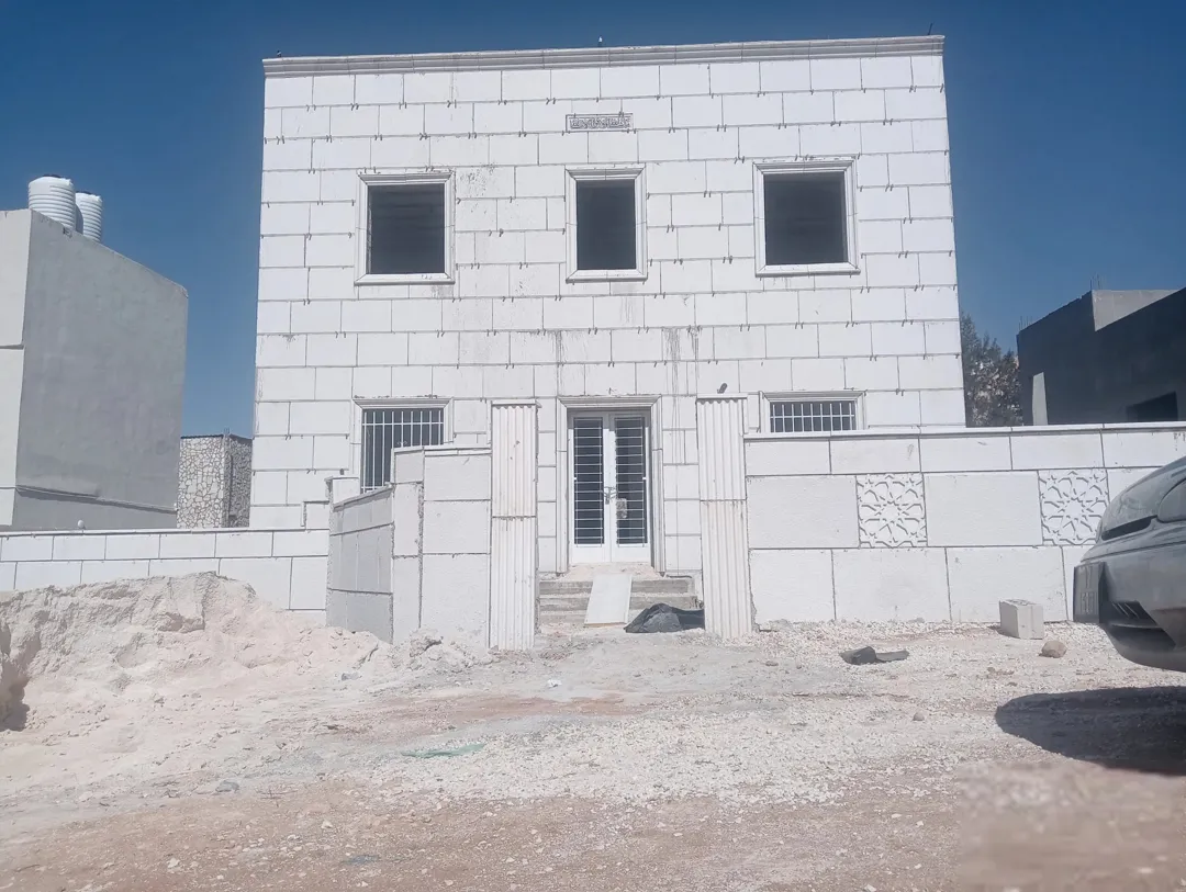 منزل حديث للبيع في منطقة العبدلية – عمان