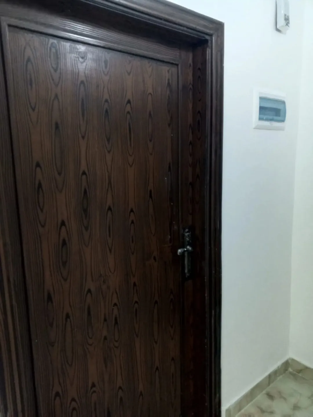 شقه للبيع ناعور حي الشهيد