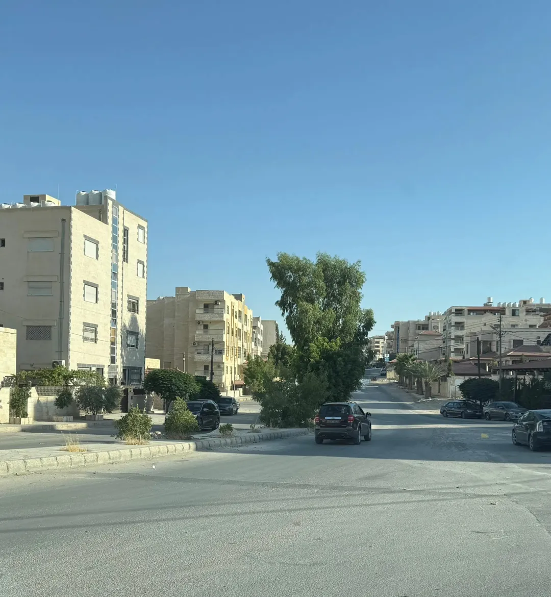 شقة فاخرة جديدة في الزرقاء شارع الوينك