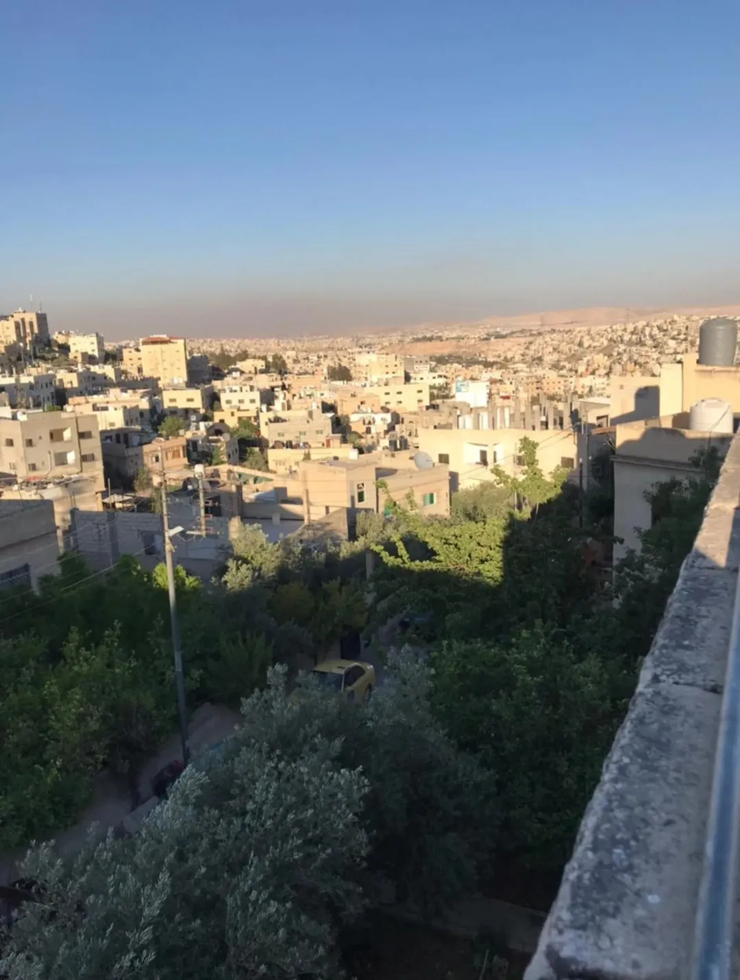 عمارة من 3 شقق مساحة 320 م وارض فارغة ياجوز منطقة الرشيد حي جعفر قرب اخر موقف للباصات