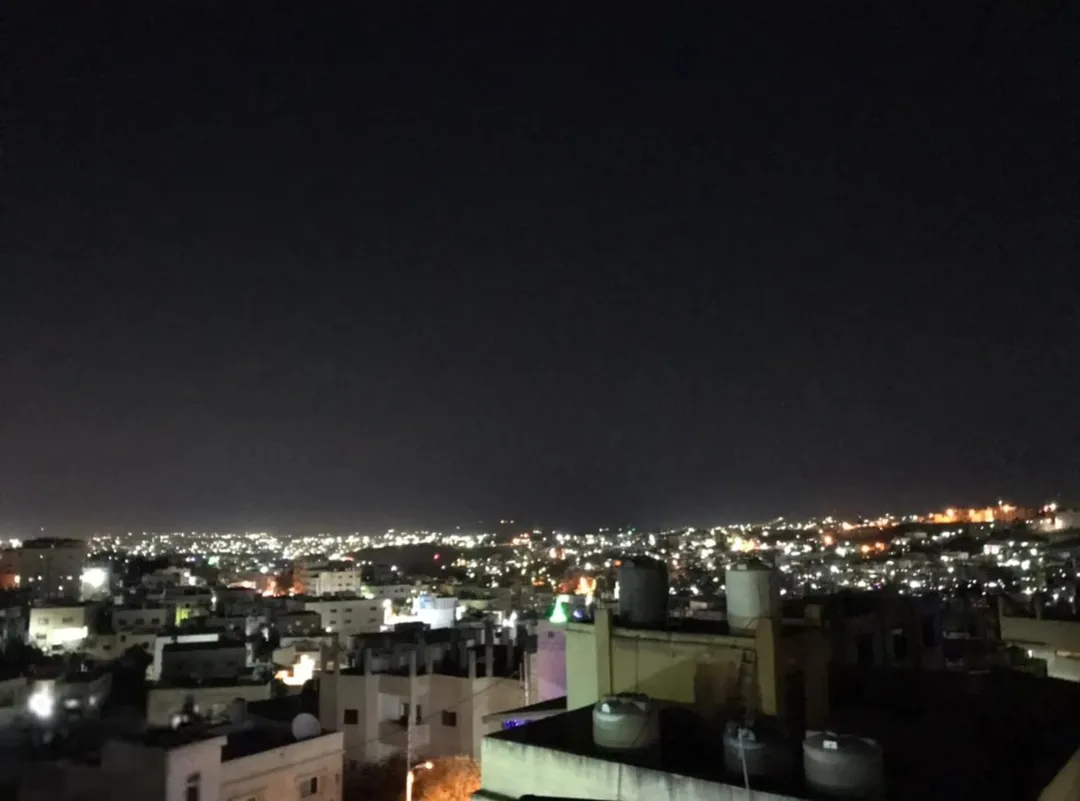 عمارة من 3 شقق مساحة 320 م وارض فارغة ياجوز منطقة الرشيد حي جعفر قرب اخر موقف للباصات