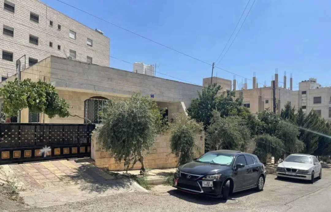 (منزل مستقل) ڤــيـلّا للبيع – أبو علندا / جبل الحديد
