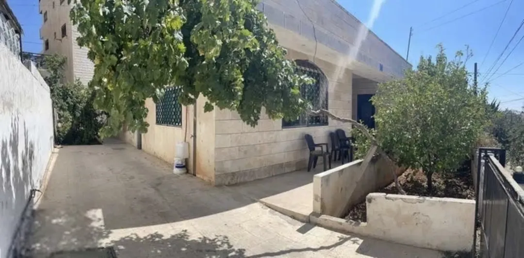 (منزل مستقل) ڤــيـلّا للبيع – أبو علندا / جبل الحديد