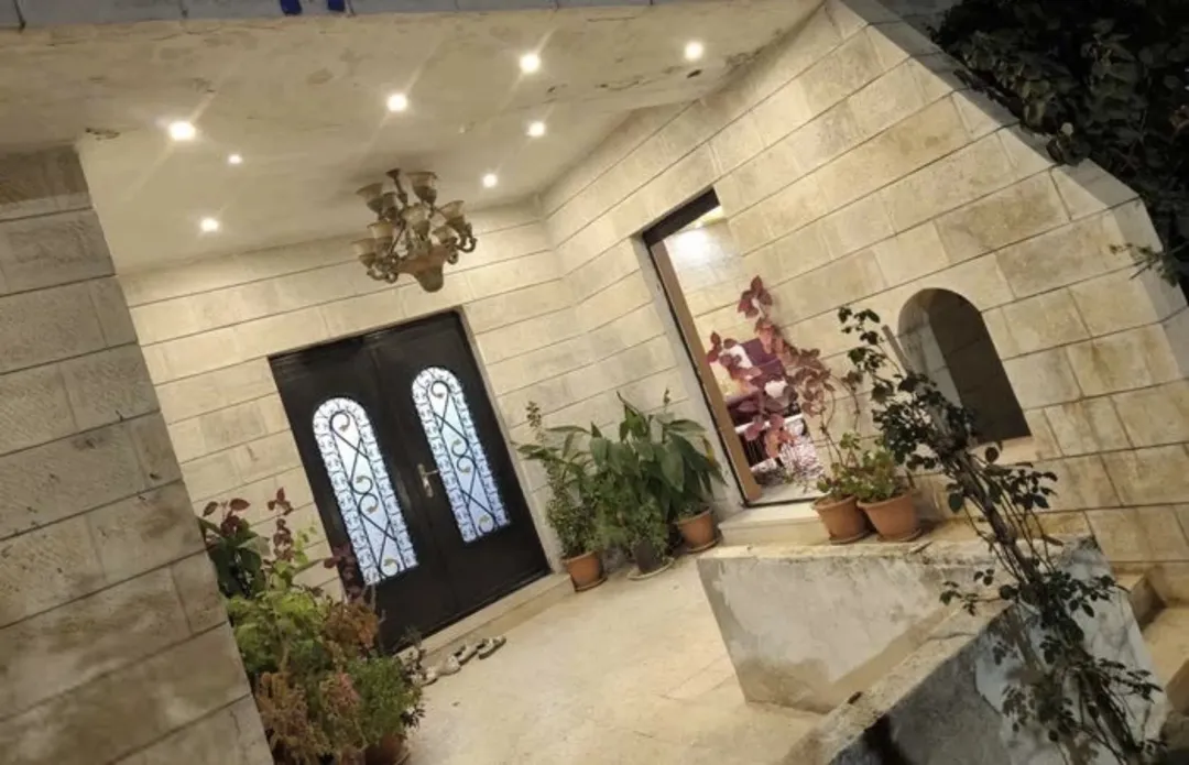 (منزل مستقل) ڤــيـلّا للبيع – أبو علندا / جبل الحديد