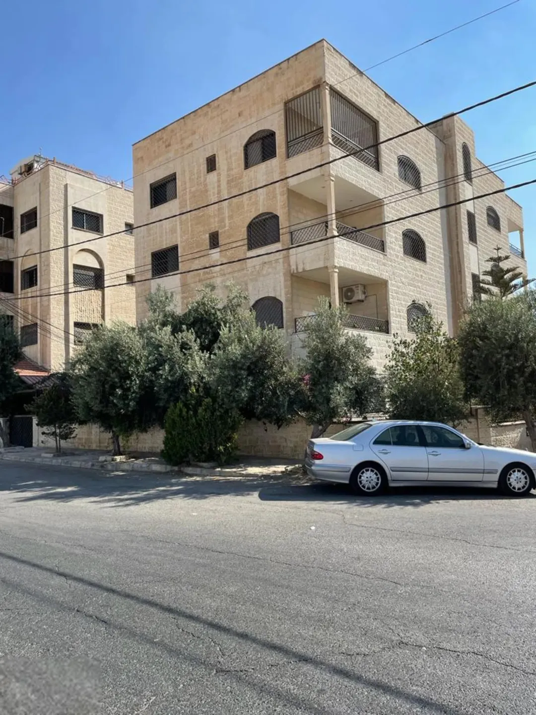 عمارة سكنية للبيع (ضاحية الحاج حسن)