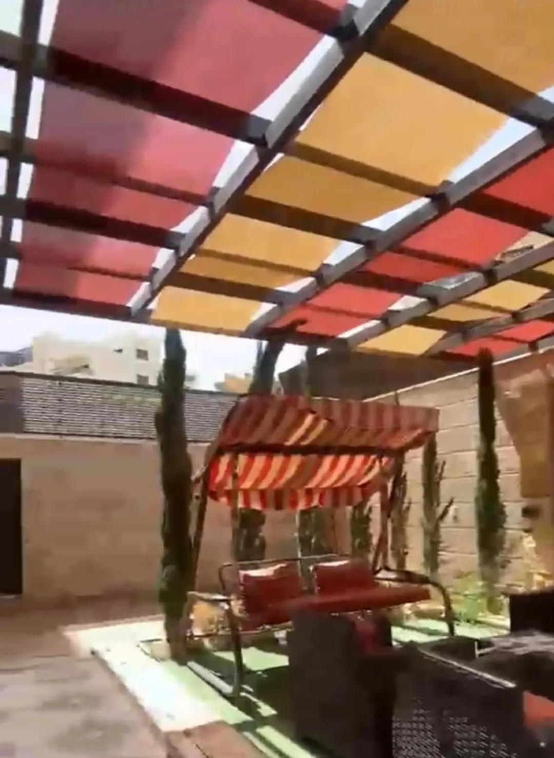 شقة شبه أرضي فاخرة للبيع في البنيات عمان