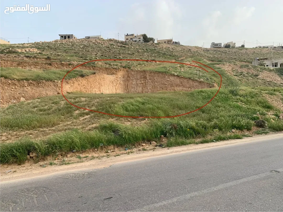 قطعة أرض فاخرة على شارع رئيسي بموقع استثنائي