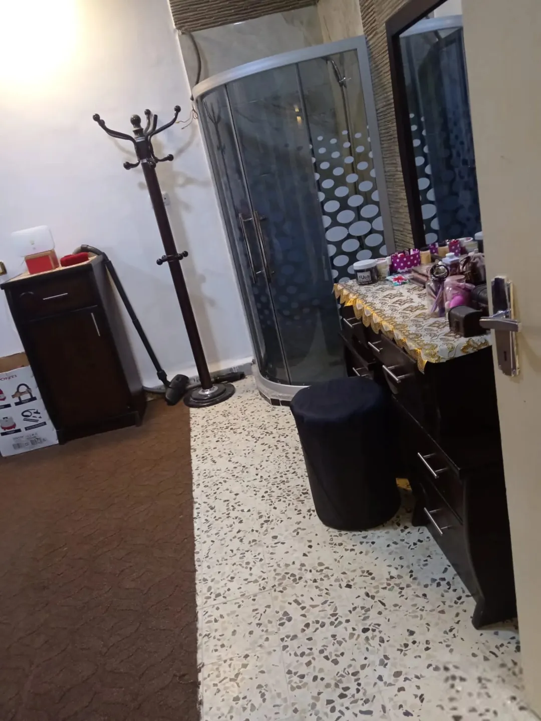 شقة سكنية مميزة للبيع في جبل الأبيض