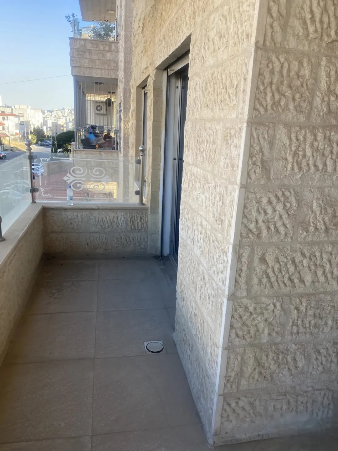 شقة سوبر ديلوكس مفروشة للإيجار السنوي قرب جامعة العلوم التطبيقية