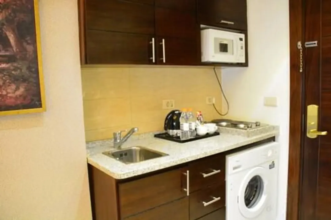 فندق مميز للبيع كاش