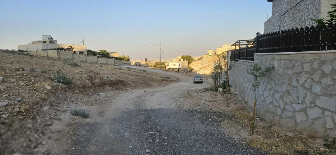 أرض سكنية مميزة للبيع في حي جعفر بالزرقاء