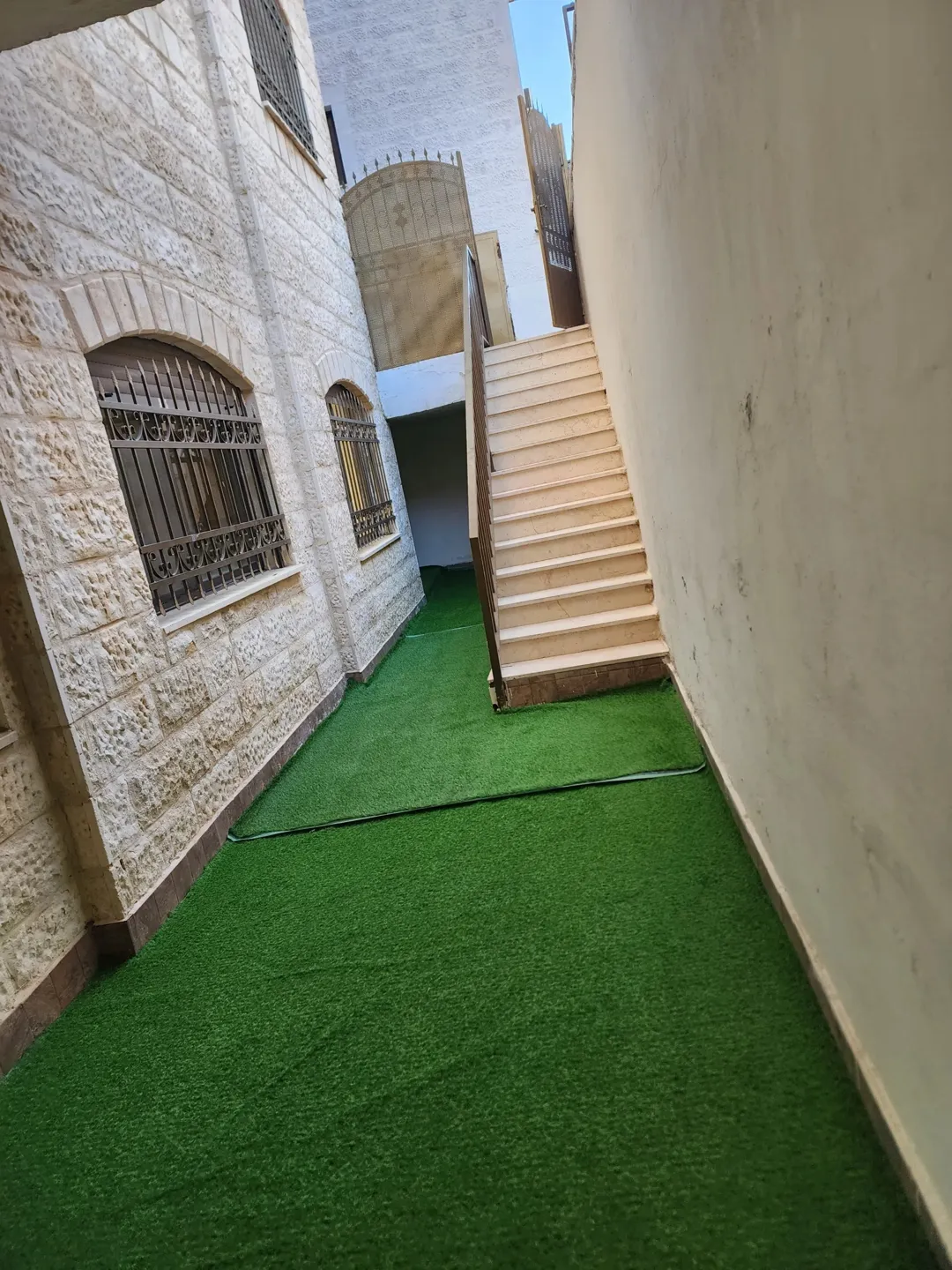 شقة للبيع في أبو نصير مع حديقة خاصة وساحة خارجية