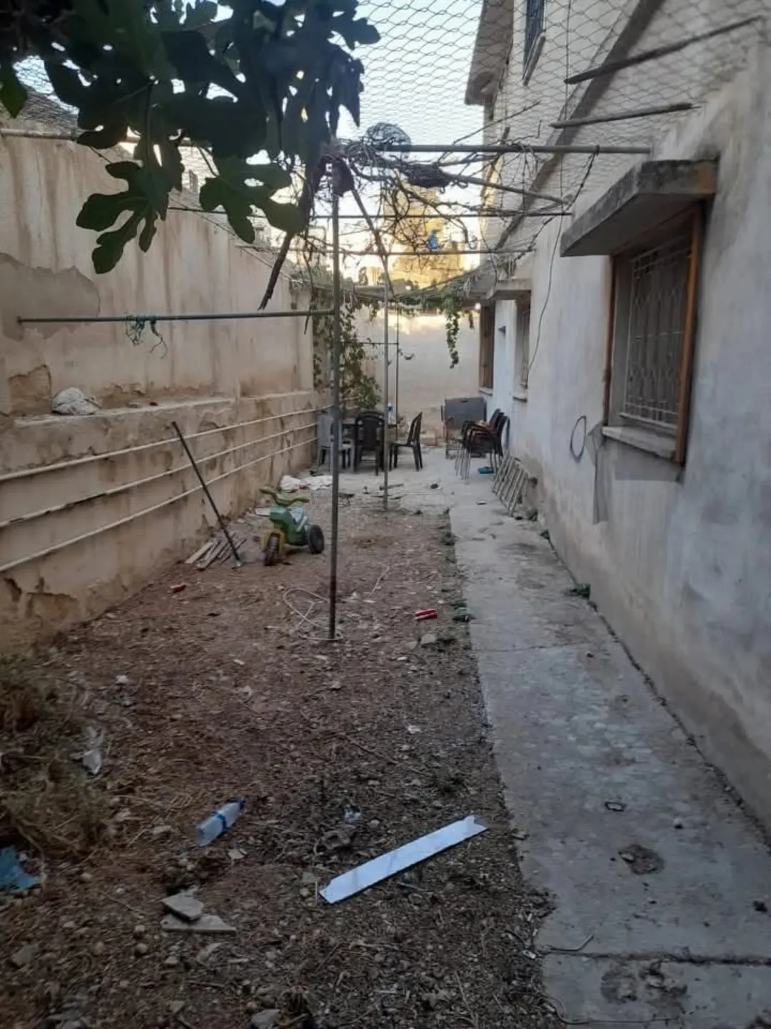 شقة طابق أرضي مع حوش واسع وكوشان مستقل للبيع أو للإيجار