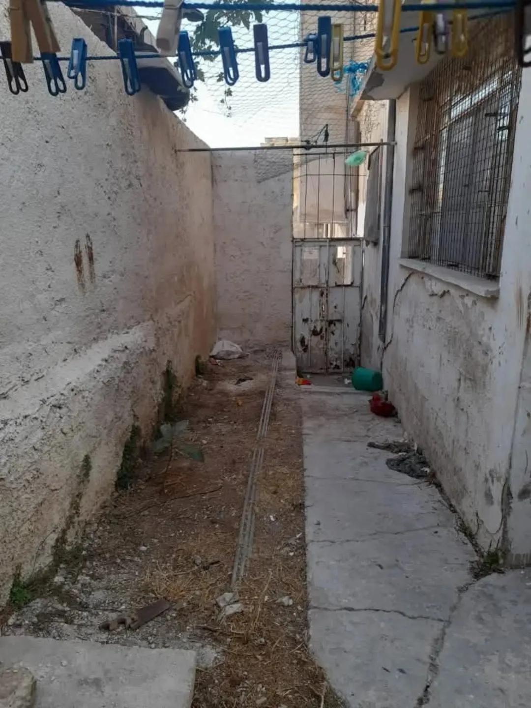 شقة طابق أرضي مع حوش واسع وكوشان مستقل للبيع أو للإيجار