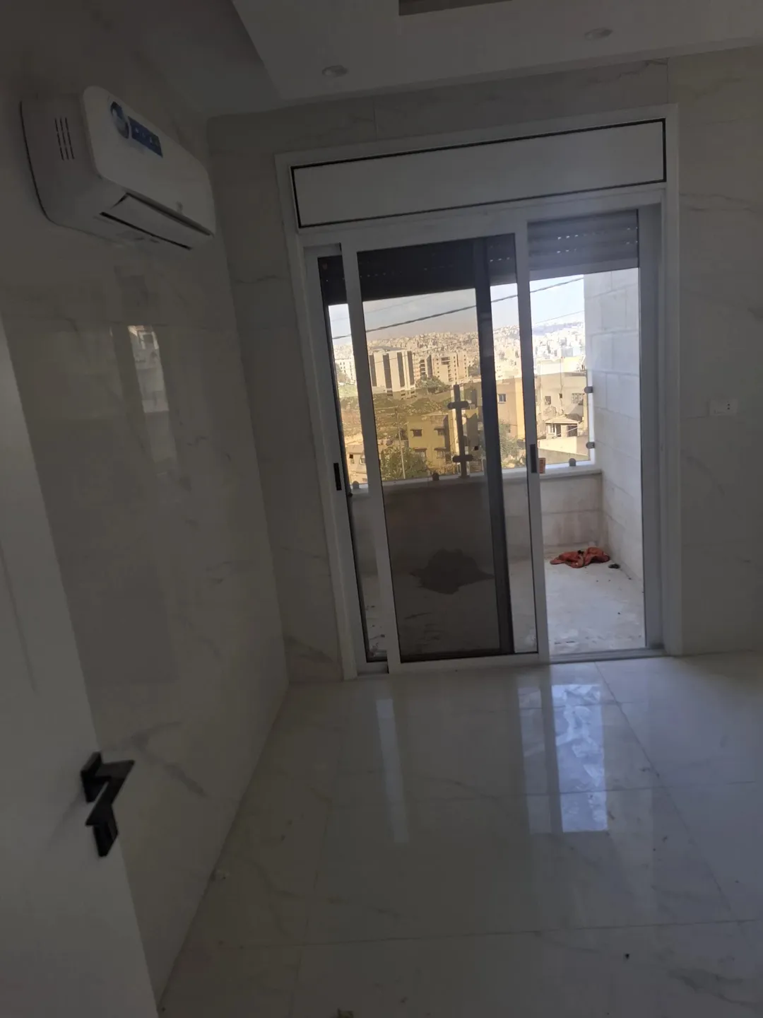 شقة فاخرة للبيع في قلب عبدون الشمالي