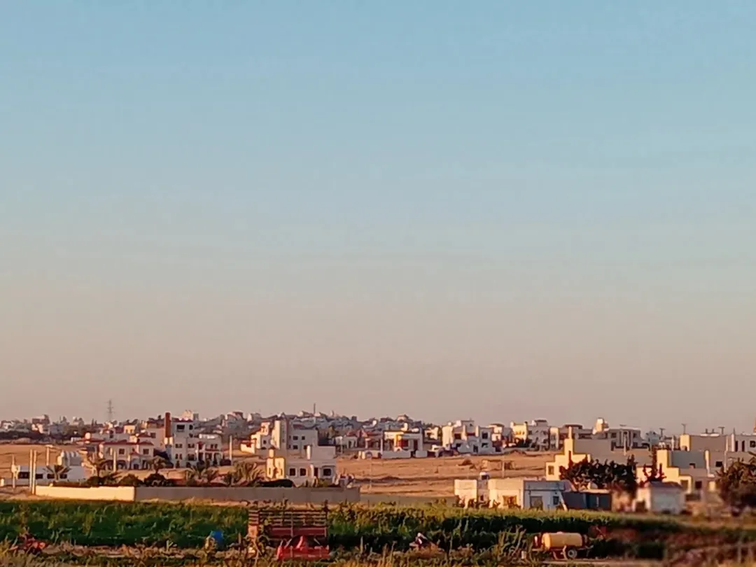 قطعة أرض سكنية مميزة للبيع في الطنيب