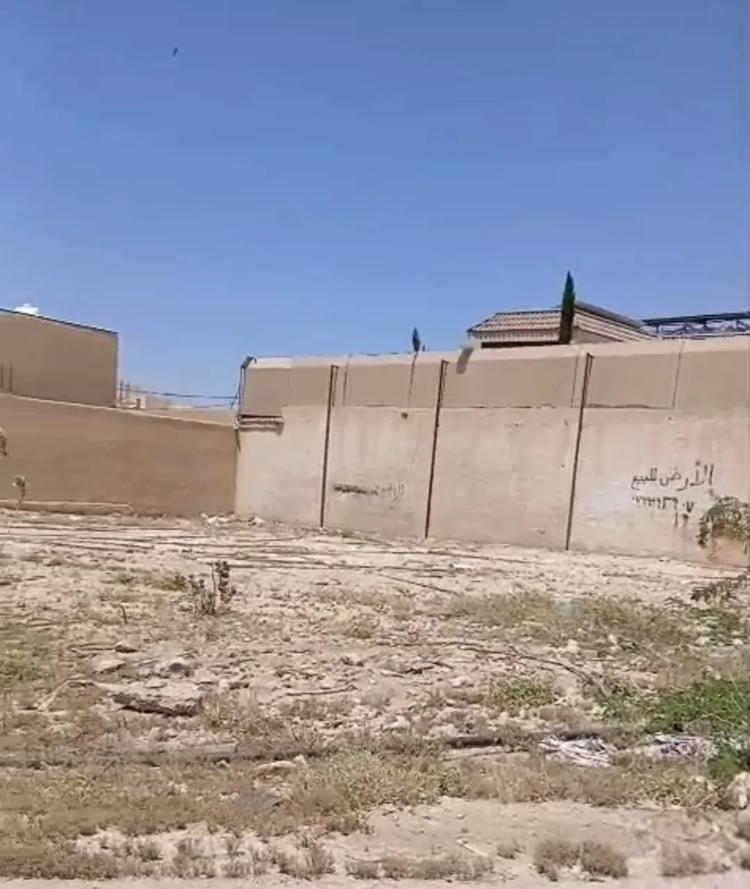 ارض للبيع في الجوفة منطقة الشاليهات بالقرب من الدرك
