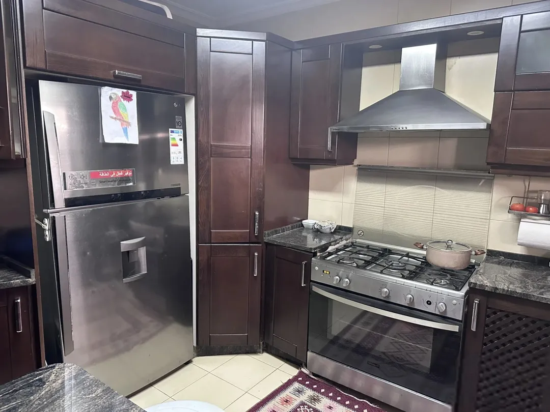 شقة . خلدا . ام السماق . داخلي 300 متر و خارجي 250 متر