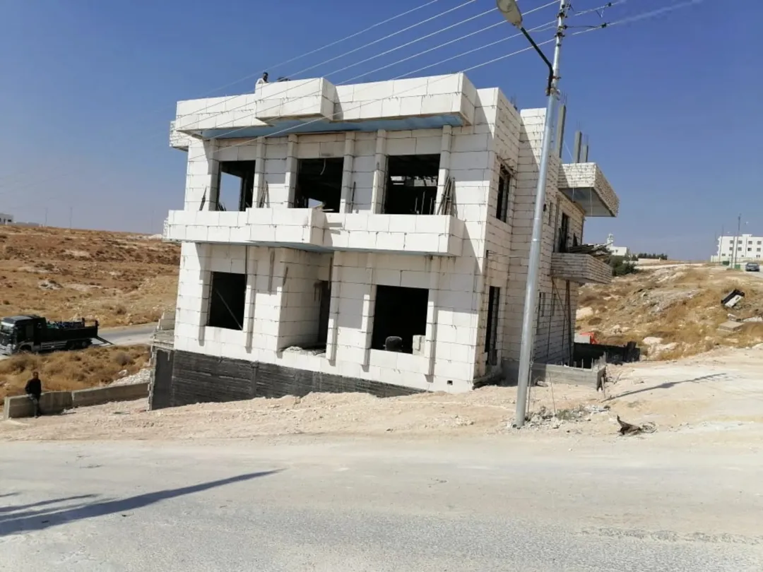فيلا على طريق المطار بسعر مغري (منطقة فلل وقصور)