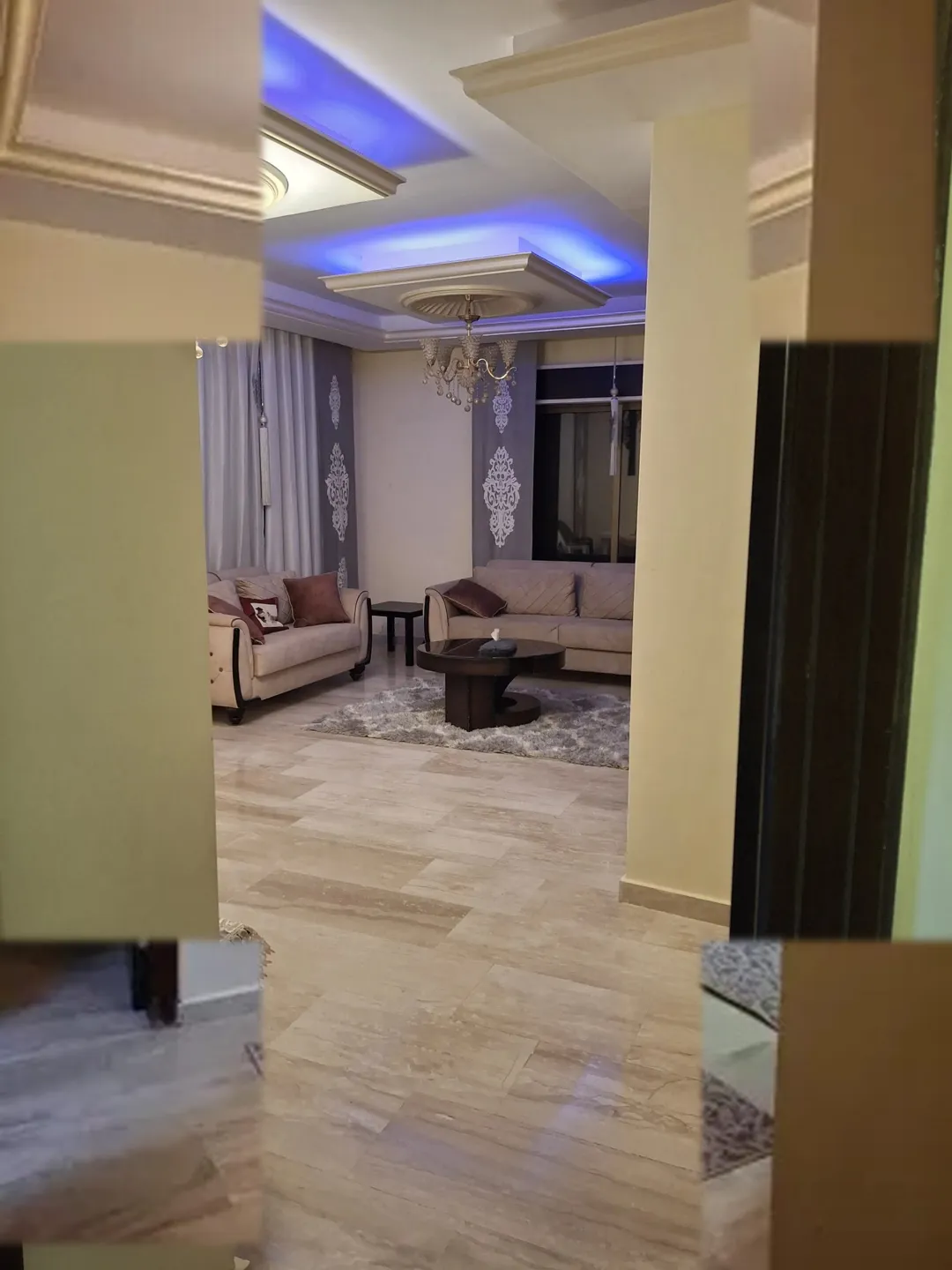 شقة أنيقة ومفروشة بالكامل للإيجار في مرج الحمام