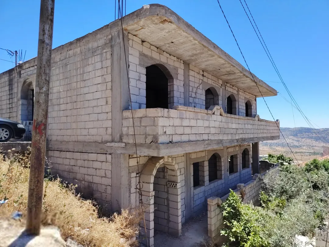 منزلان بنظام العظم للبيع في جديتا – إربد