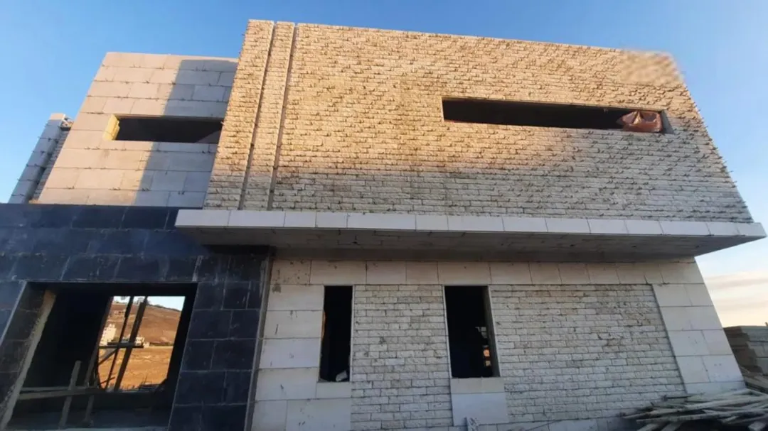 فيلا فاخرة بتصميم حديث للبيع في السرو – السلط