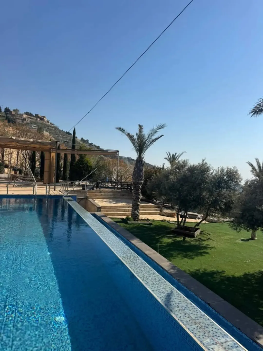 مزرعة مطلة غربية